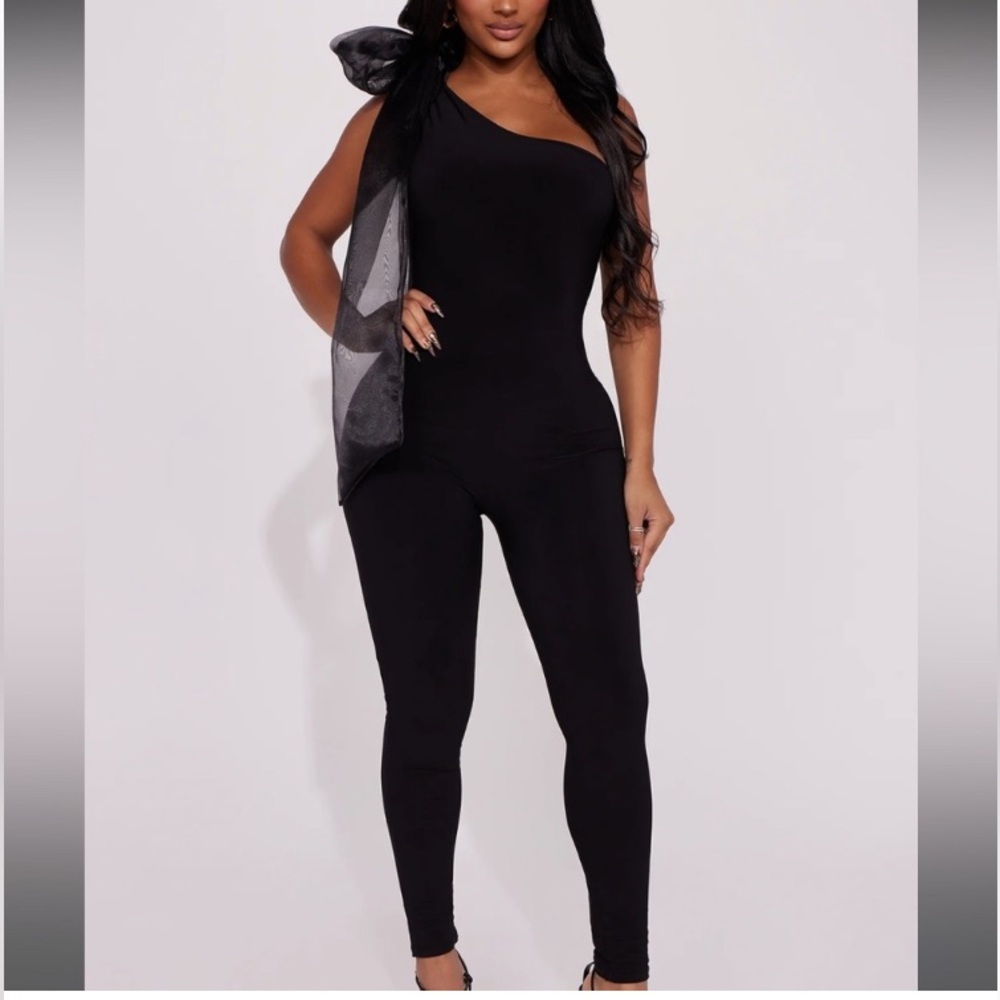Fashion Nova jumpsuit 🖤